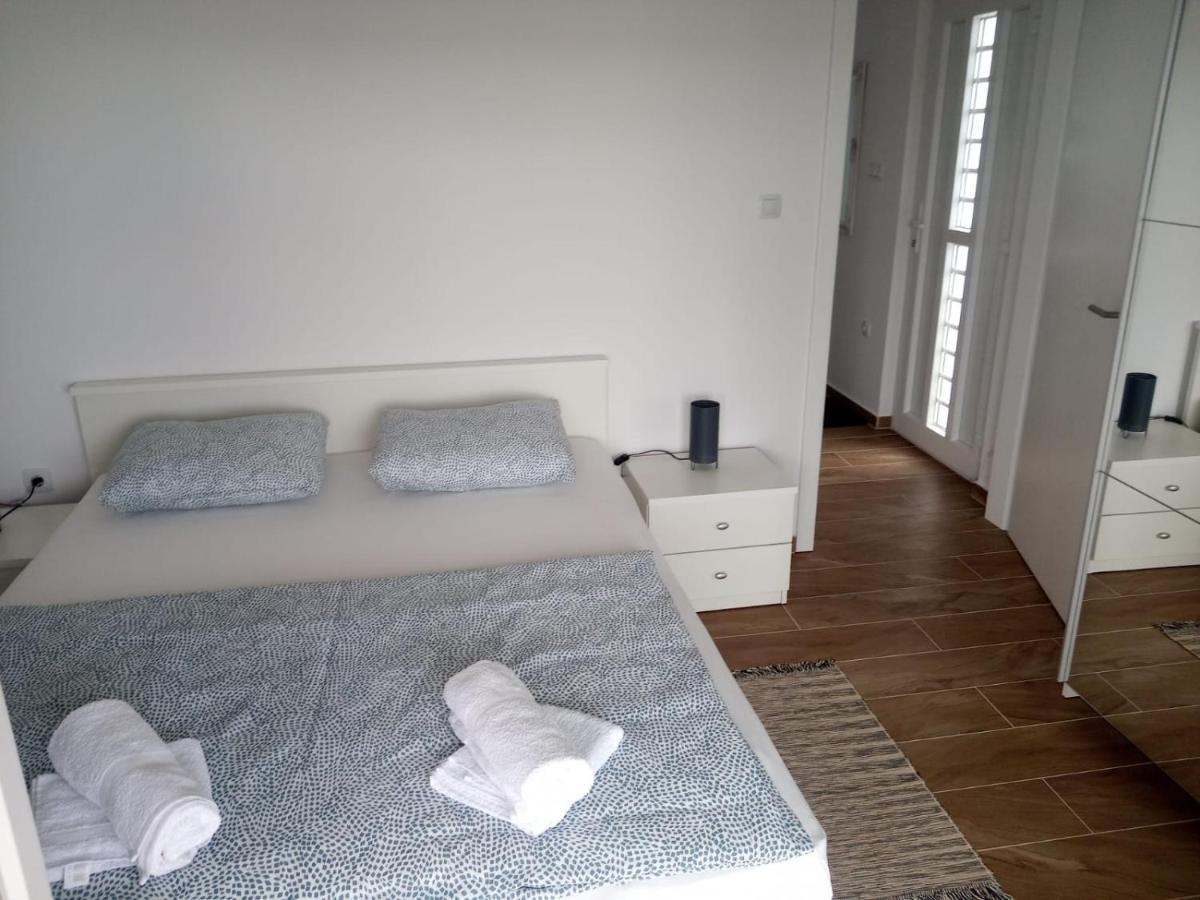Apartmani Sol Vlasici Паг Екстер'єр фото